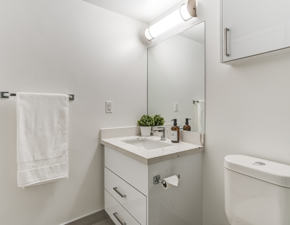 Bathroom of a one bedroom suite at Elora.